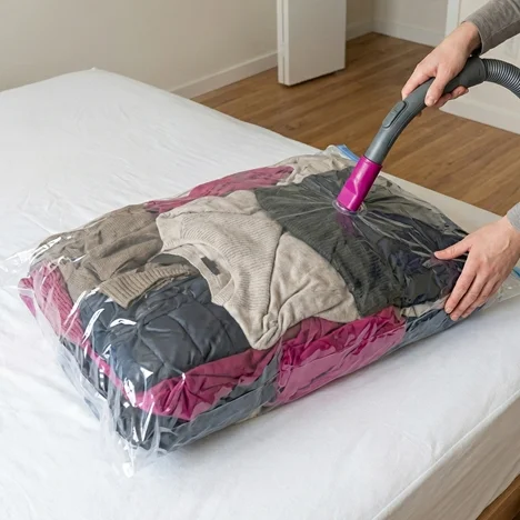 Saci de vidat pentru garderobe voluminoase la mutare